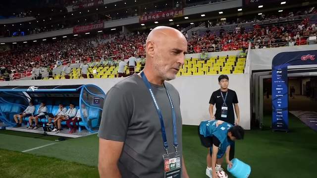 4-1，海港被打花了 成都蓉城50分暂时登顶榜首 古尔芬克尔独造3球